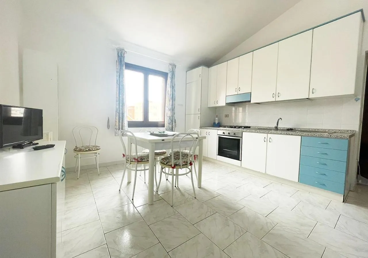 アパート Pgs Immobiliare Srls- Residenza Eleonora Bilocale Terrazza E Parcheggio Privato La Maddalenaアパートメント